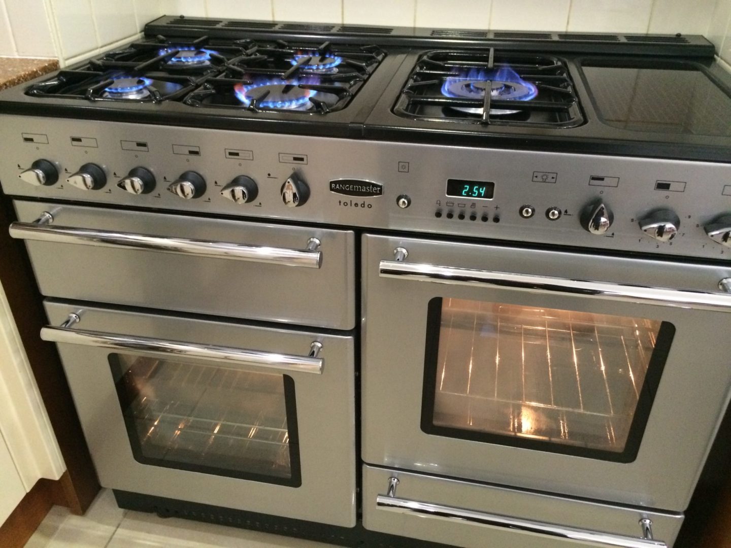 Oven Cleaning Tips for Homes